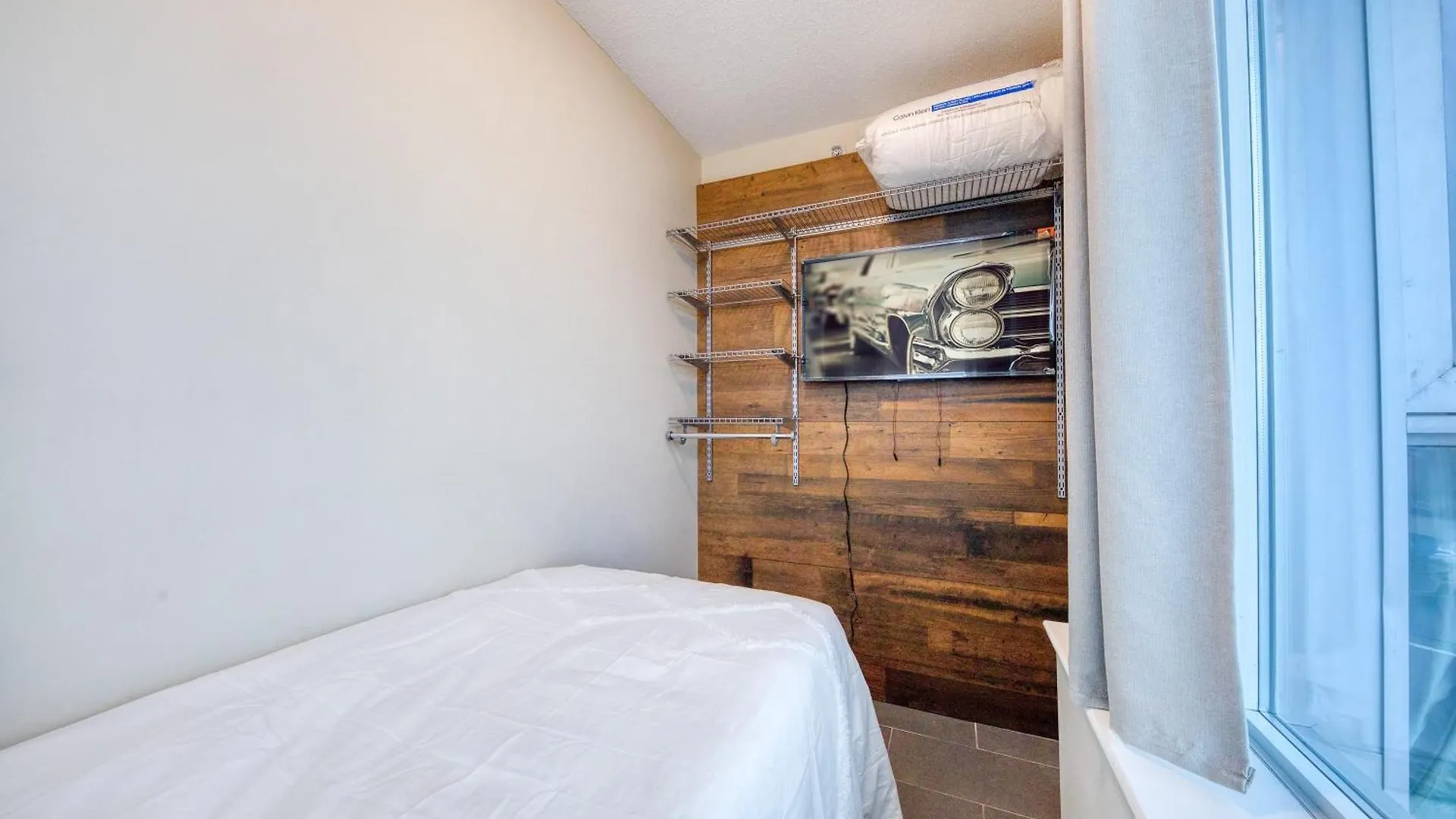 Sub-Penthouse Apartment With Pool Jacuzzi & Sauna Vancouver