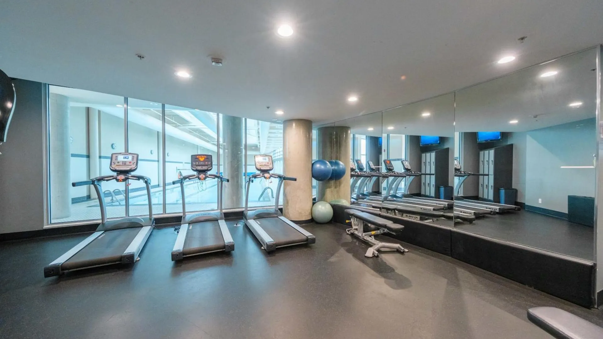 Sub-Penthouse Apartment With Pool Jacuzzi & Sauna Vancouver 0*,